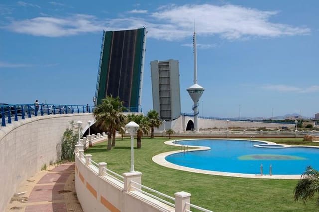 1 slaapkamer Flat te koop in La Manga del Mar Menor met zwembad garage - € 140.000 (Ref: 10016868)