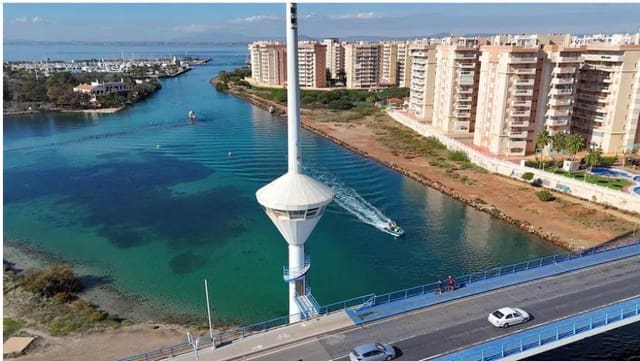 1 slaapkamer Flat te koop in La Manga del Mar Menor met zwembad garage - € 140.000 (Ref: 10016868)