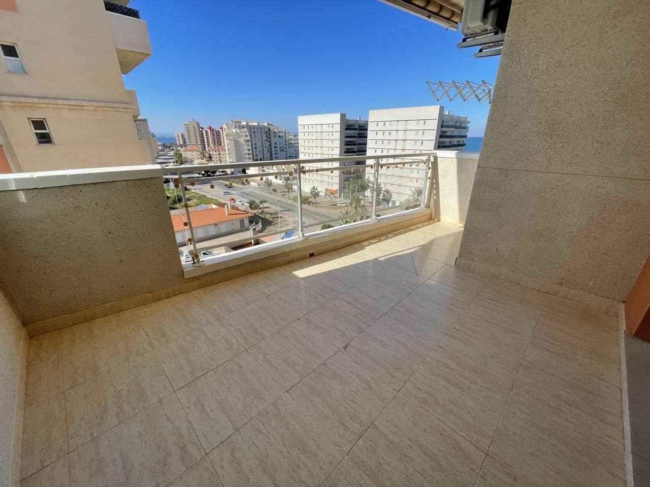 1 slaapkamer Flat te koop in La Manga del Mar Menor met zwembad garage - € 140.000 (Ref: 10016868)