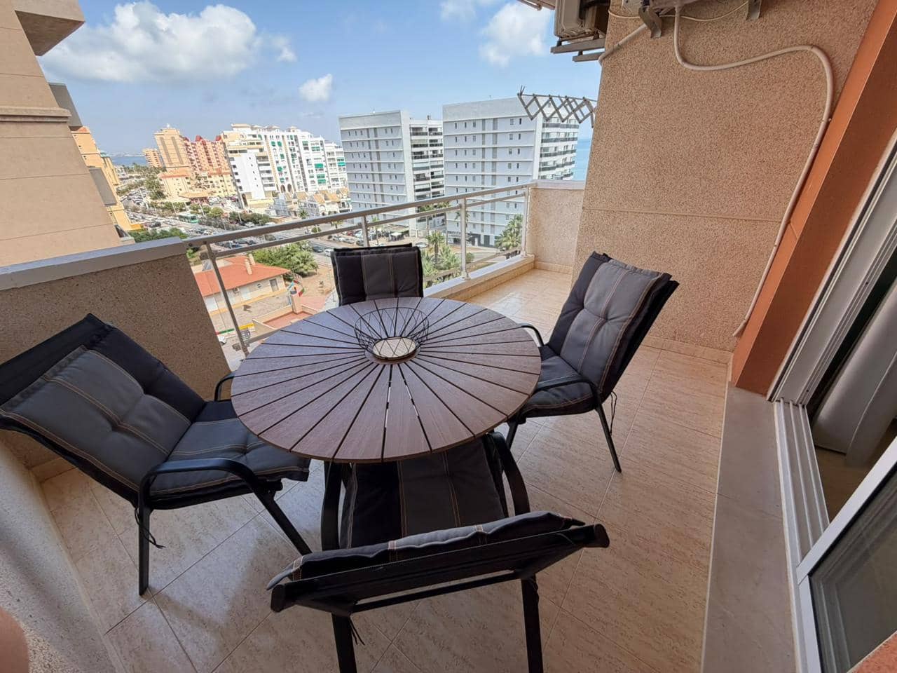1 slaapkamer Flat te koop in La Manga del Mar Menor met zwembad garage - € 140.000 (Ref: 10016868)