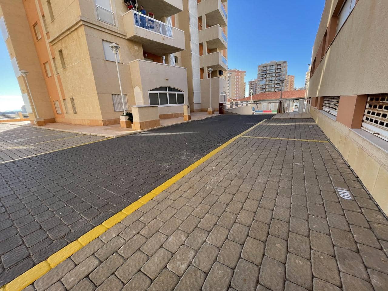 1 slaapkamer Flat te koop in La Manga del Mar Menor met zwembad garage - € 140.000 (Ref: 10016868)