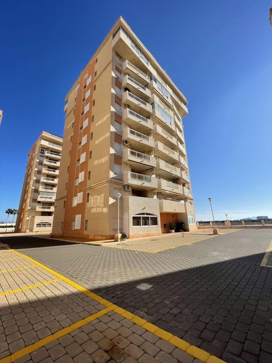 1 slaapkamer Flat te koop in La Manga del Mar Menor met zwembad garage - € 140.000 (Ref: 10016868)