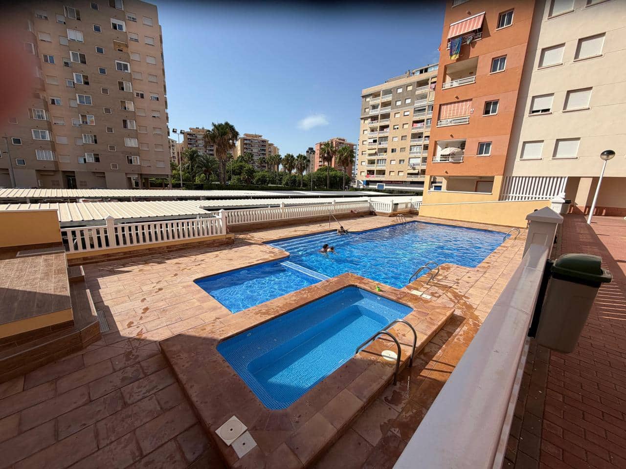 1 makuuhuone Asunto myytävänä paikassa La Manga del Mar Menor mukana uima-altaan 
autotalli - 135 000 € (Ref: 10021776)
