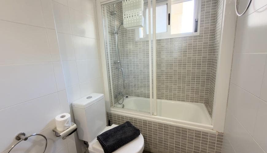 Piso de 2 habitaciones en La Manga del Mar Menor en venta con piscina - 185.000 € (Ref: 10024930)