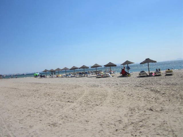 Piso de 2 habitaciones en La Manga del Mar Menor en venta con piscina - 185.000 € (Ref: 10024930)