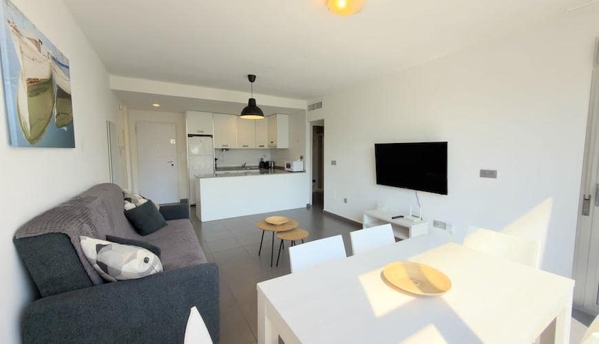 Piso de 2 habitaciones en La Manga del Mar Menor en venta con piscina - 185.000 € (Ref: 10024930)