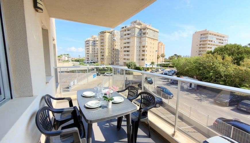 Piso de 2 habitaciones en La Manga del Mar Menor en venta con piscina - 185.000 € (Ref: 10024930)