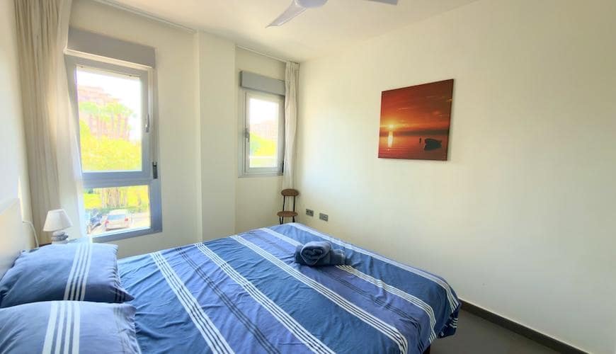 Piso de 2 habitaciones en La Manga del Mar Menor en venta con piscina - 185.000 € (Ref: 10024930)