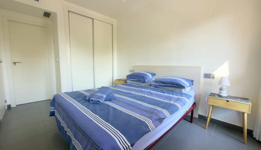 Piso de 2 habitaciones en La Manga del Mar Menor en venta con piscina - 185.000 € (Ref: 10024930)