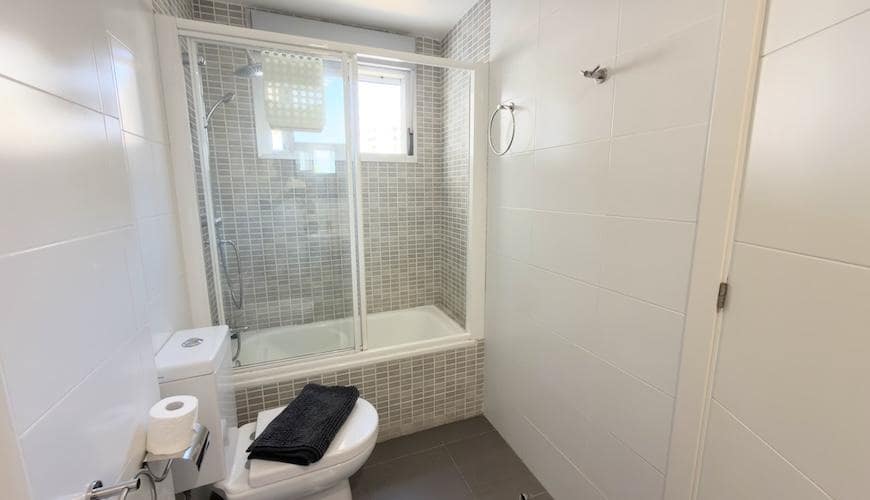 Piso de 2 habitaciones en La Manga del Mar Menor en venta con piscina - 185.000 € (Ref: 10024930)
