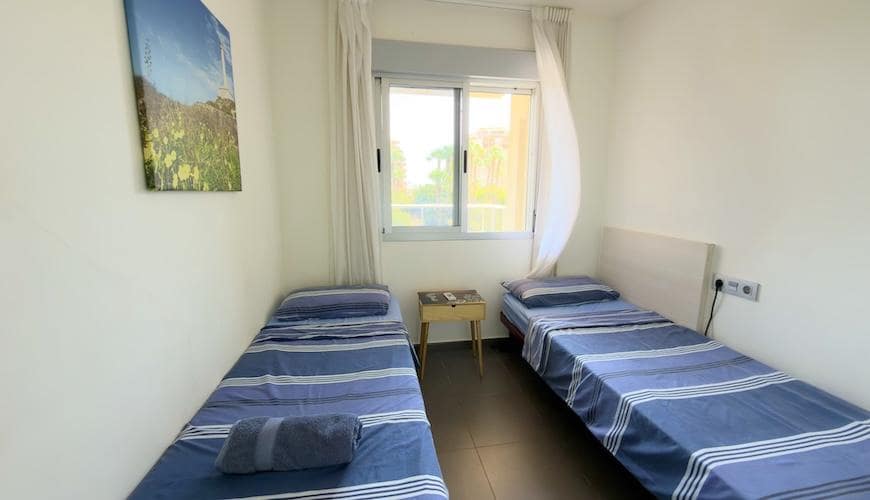 Piso de 2 habitaciones en La Manga del Mar Menor en venta con piscina - 185.000 € (Ref: 10024930)