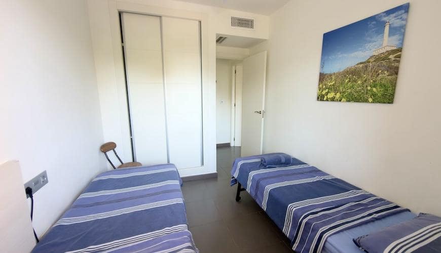 Piso de 2 habitaciones en La Manga del Mar Menor en venta con piscina - 185.000 € (Ref: 10024930)