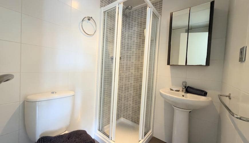 Piso de 2 habitaciones en La Manga del Mar Menor en venta con piscina - 185.000 € (Ref: 10024930)