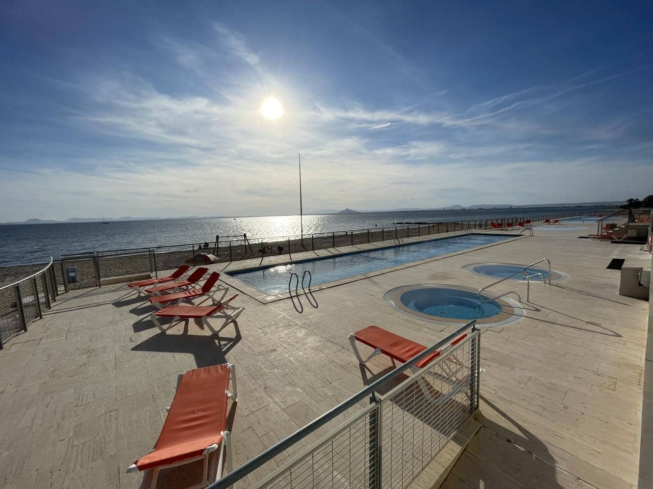 Piso de 2 habitaciones en La Manga del Mar Menor en venta con piscina - 185.000 € (Ref: 10024930)