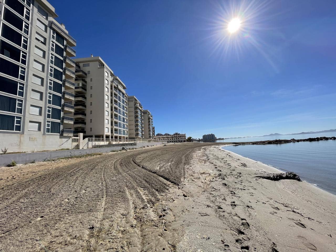 Piso de 2 habitaciones en La Manga del Mar Menor en venta con piscina - 185.000 € (Ref: 10024930)