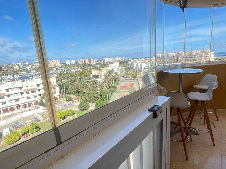 2 makuuhuone Asunto myytävänä paikassa La Manga del Mar Menor mukana uima-altaan 
autotalli - 229 000 € (Ref: 10118193)