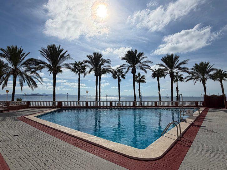 2 makuuhuone Asunto myytävänä paikassa La Manga del Mar Menor mukana uima-altaan 
autotalli - 229 000 € (Ref: 10118193)