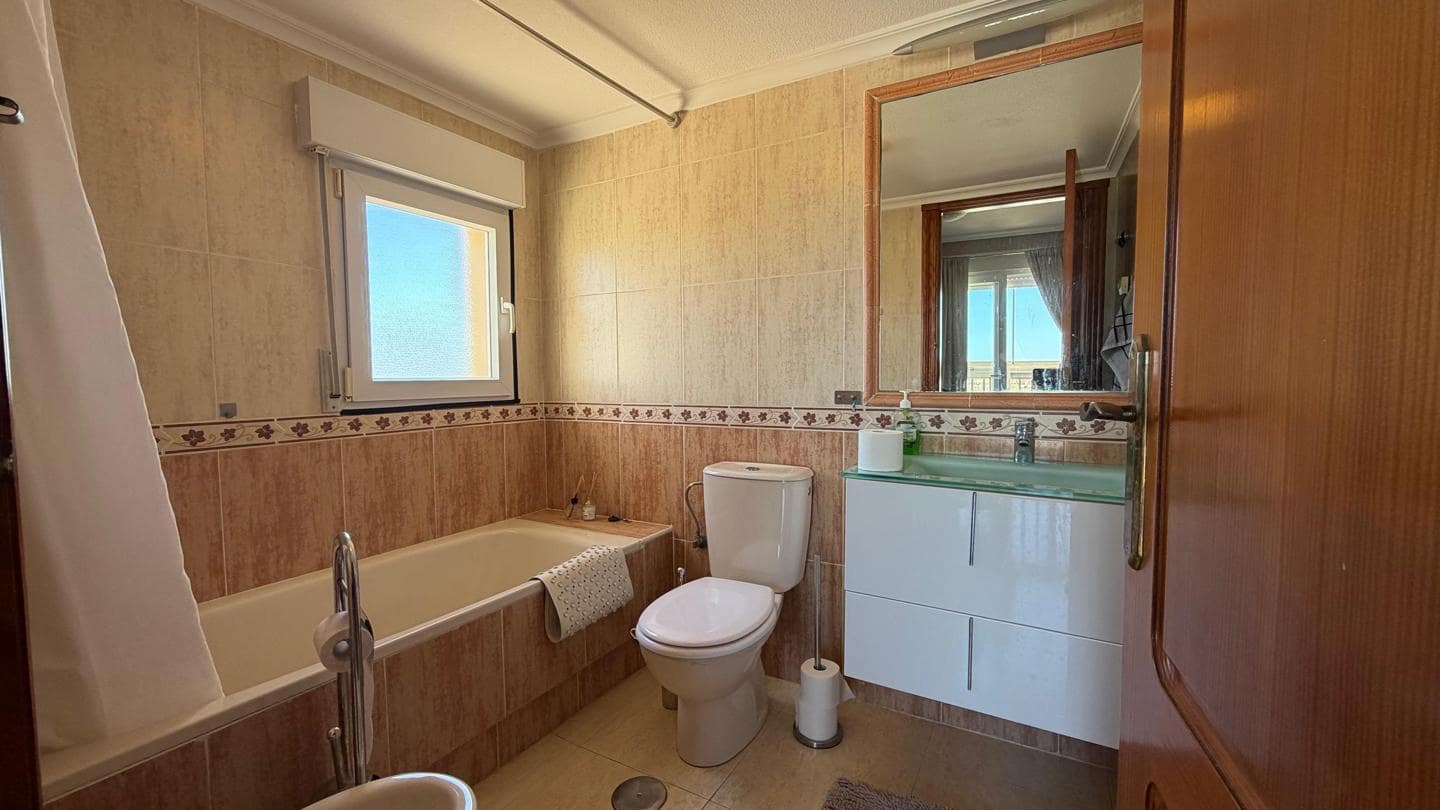 2 makuuhuone Asunto myytävänä paikassa La Manga del Mar Menor mukana uima-altaan 
autotalli - 229 000 € (Ref: 10118193)