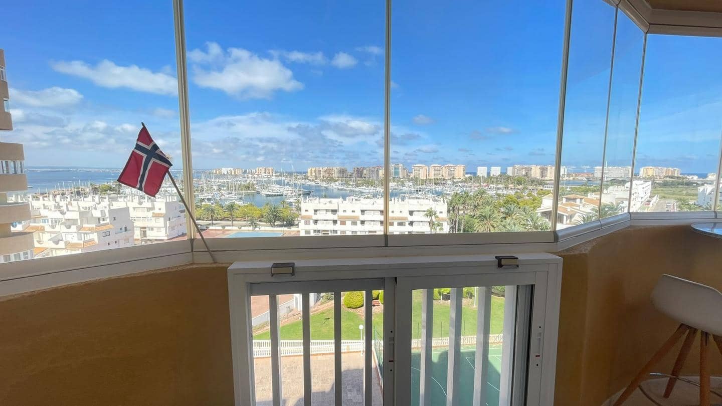 2 makuuhuone Asunto myytävänä paikassa La Manga del Mar Menor mukana uima-altaan 
autotalli - 229 000 € (Ref: 10118193)