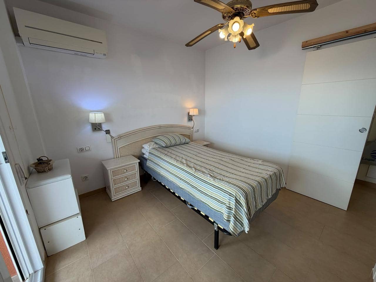 2 makuuhuone Asunto myytävänä paikassa La Manga del Mar Menor mukana uima-altaan 
autotalli - 257 500 € (Ref: 10167496)