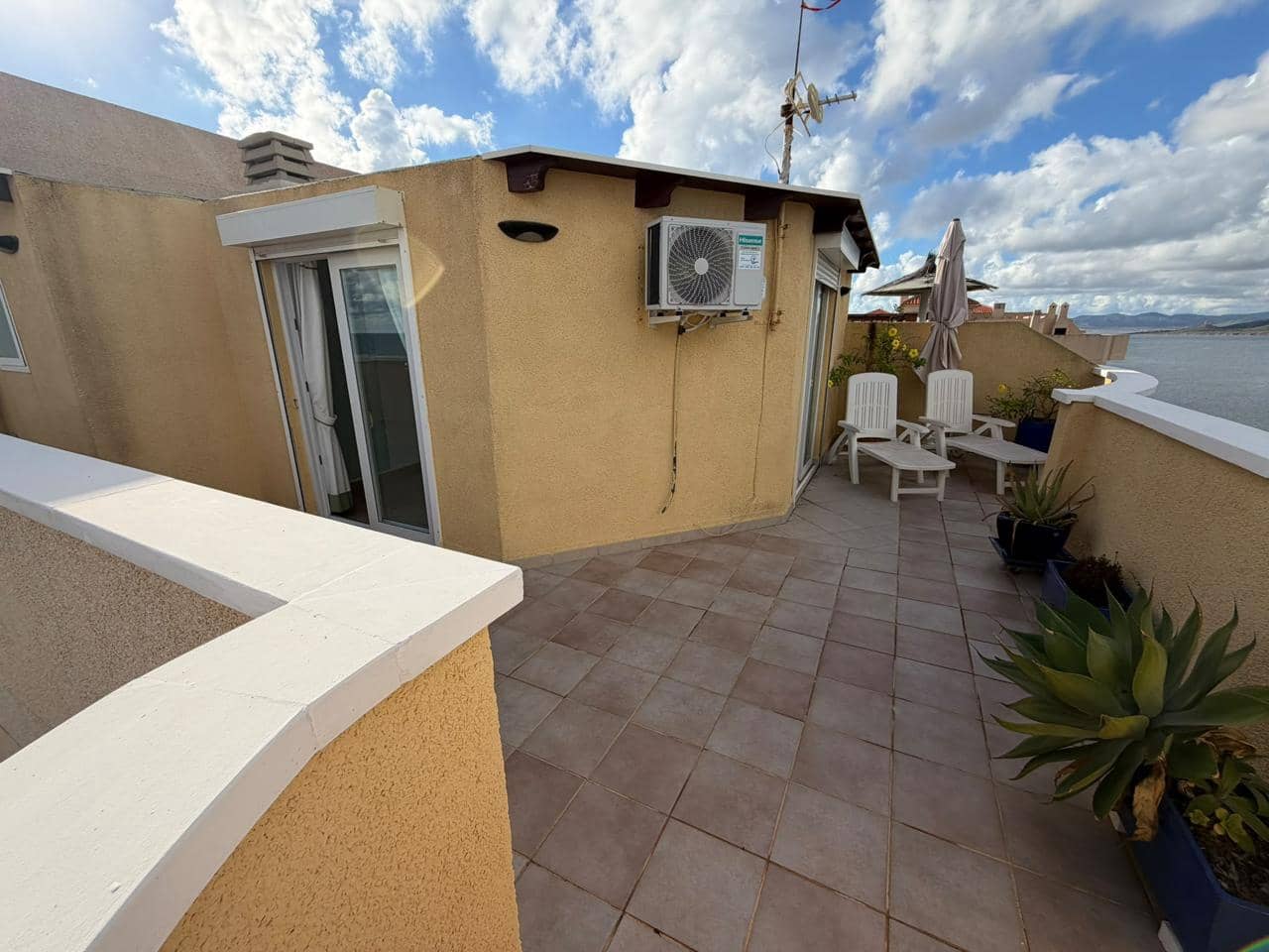 2 makuuhuone Asunto myytävänä paikassa La Manga del Mar Menor mukana uima-altaan 
autotalli - 257 500 € (Ref: 10167496)