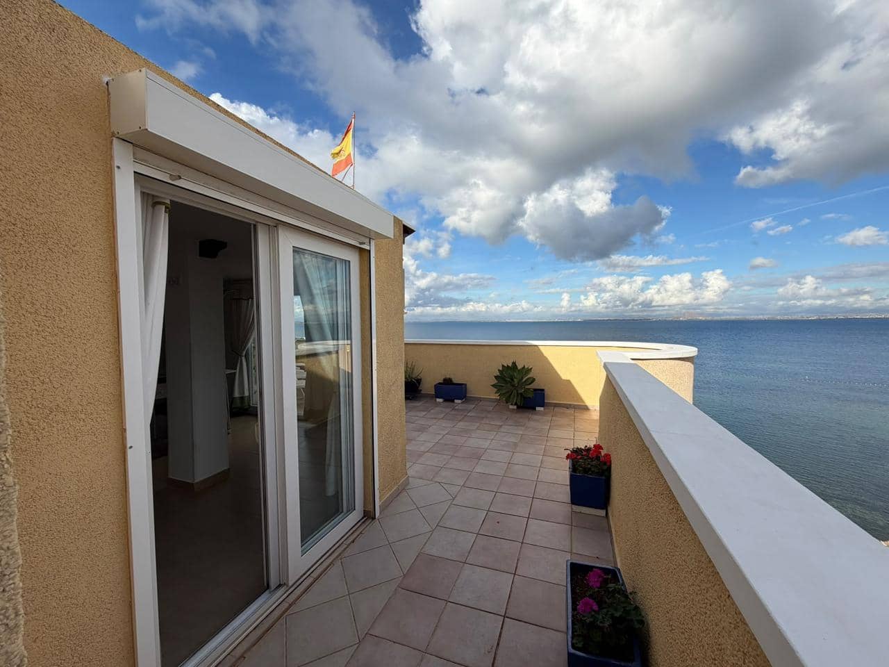 2 makuuhuone Asunto myytävänä paikassa La Manga del Mar Menor mukana uima-altaan 
autotalli - 257 500 € (Ref: 10167496)