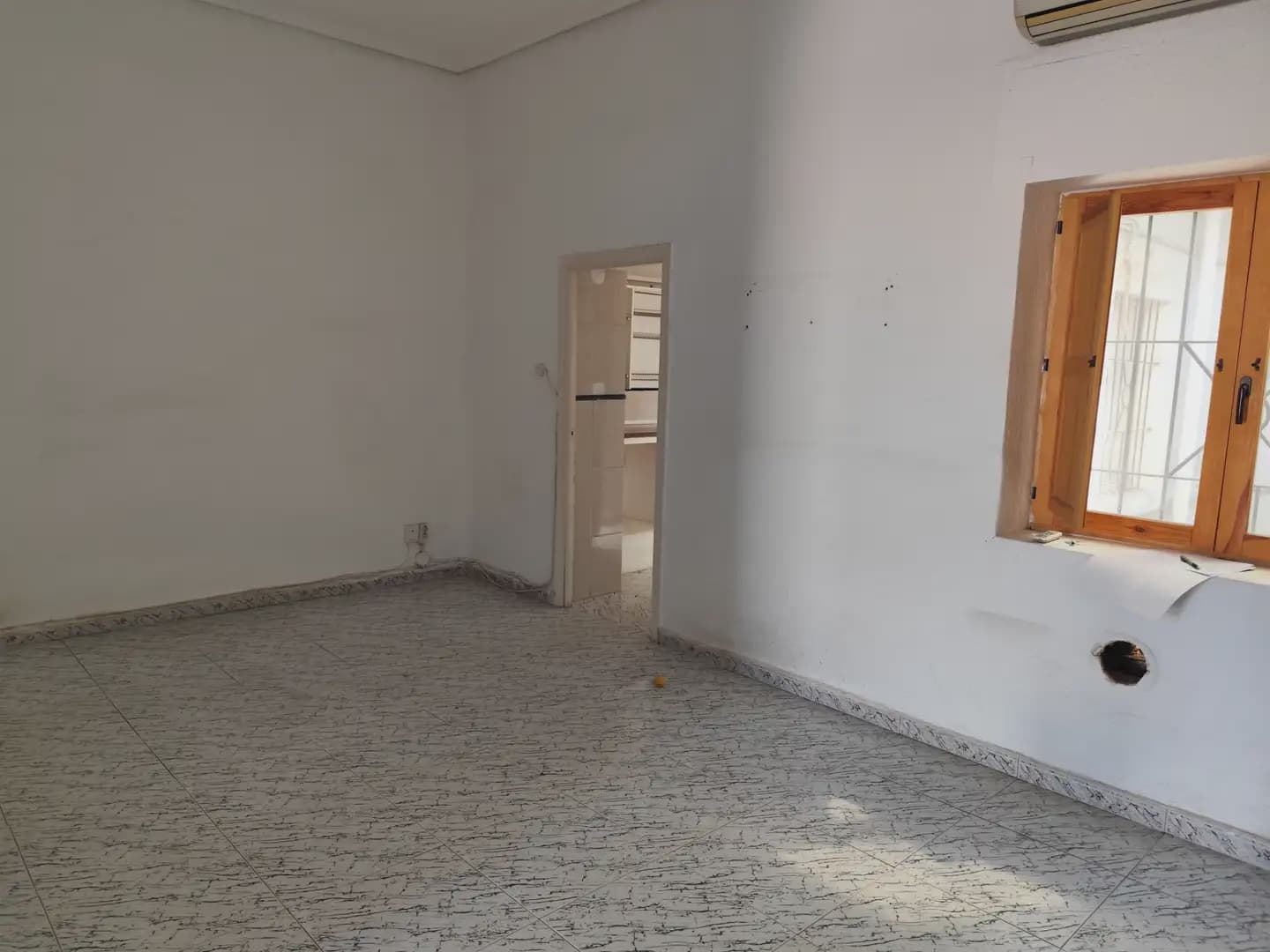 4 chambre Finca/Maison de Campagne à vendre à Beniajan avec garage - 150 000 € (Ref: 10045541)