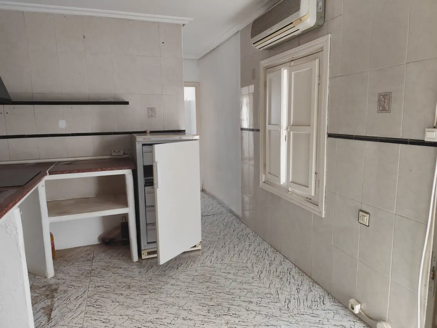 4 chambre Finca/Maison de Campagne à vendre à Beniajan avec garage - 150 000 € (Ref: 10045541)