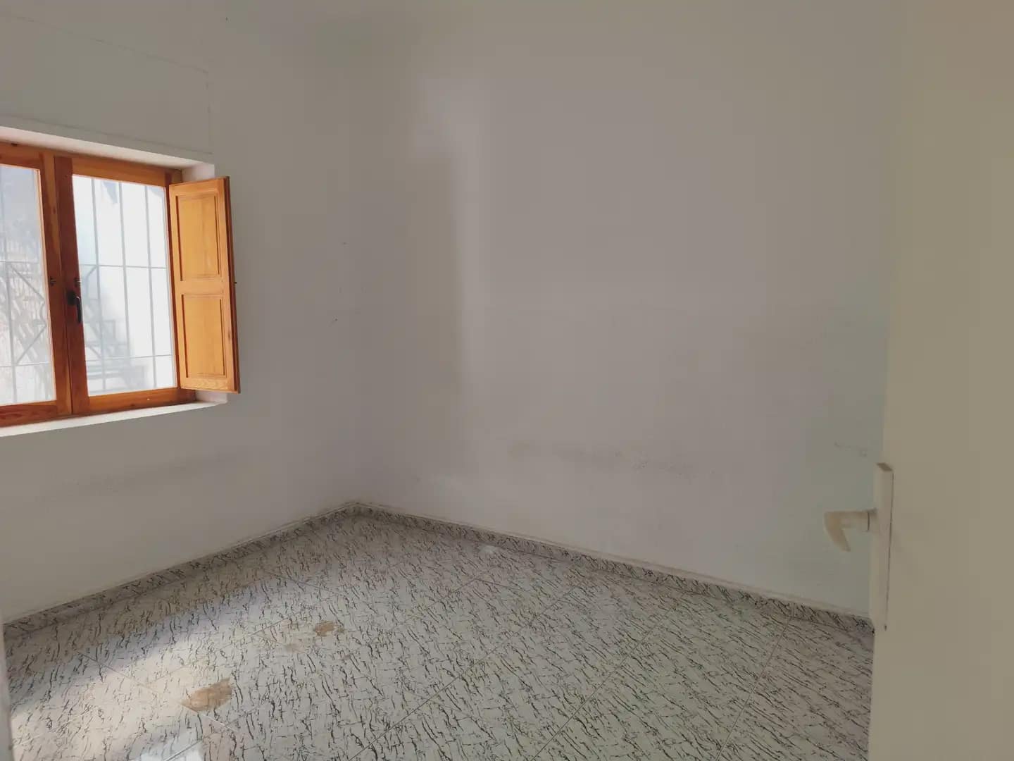 4 chambre Finca/Maison de Campagne à vendre à Beniajan avec garage - 150 000 € (Ref: 10045541)