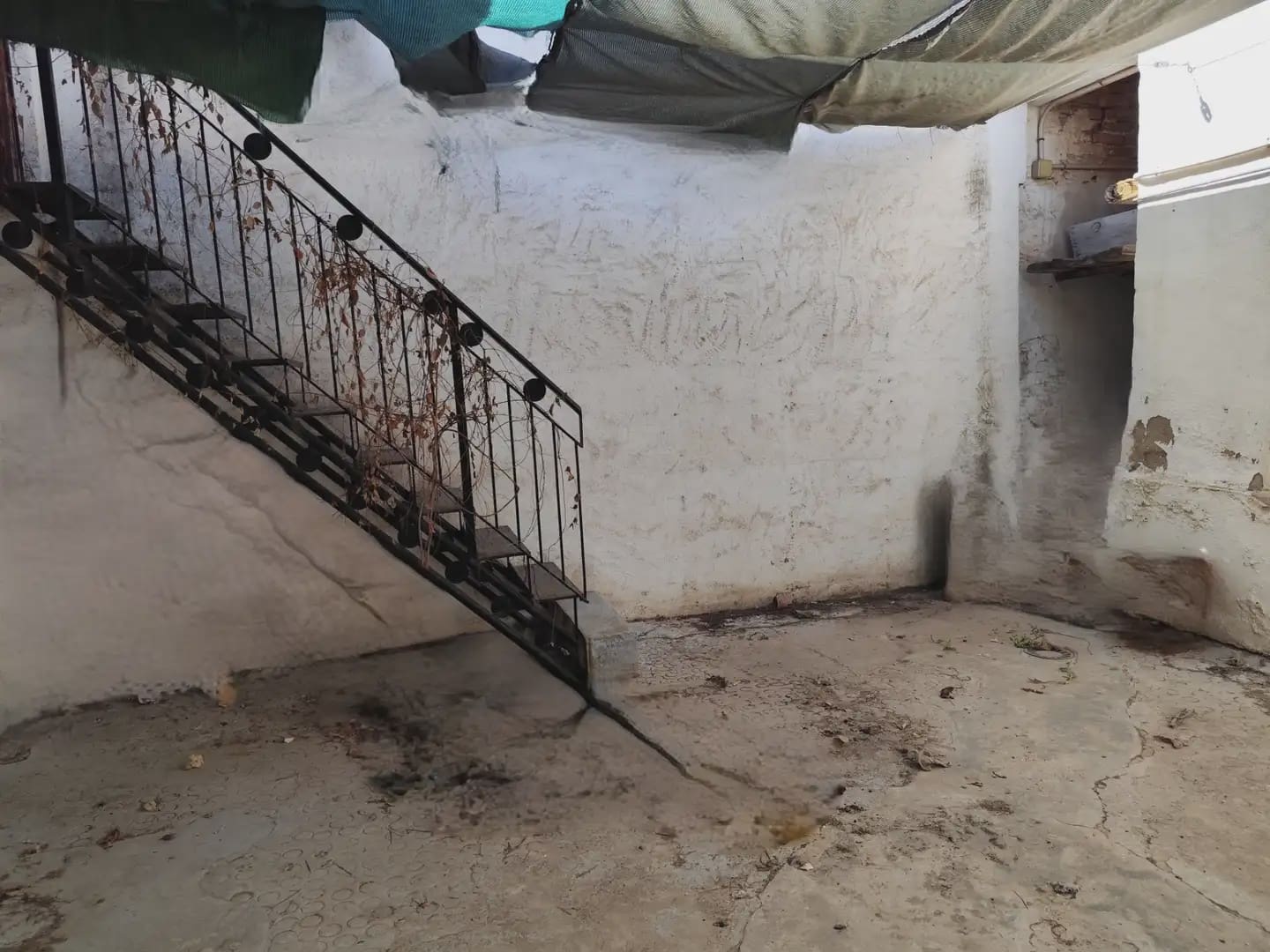 4 chambre Finca/Maison de Campagne à vendre à Beniajan avec garage - 150 000 € (Ref: 10045541)