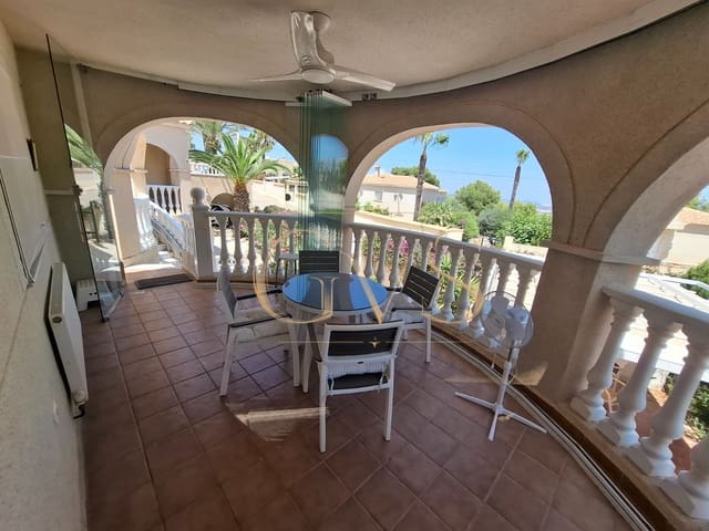 Chalet de 4 habitaciones en San Miguel de Salinas en venta con piscina garaje - 575.000 € (Ref: 10010228)
