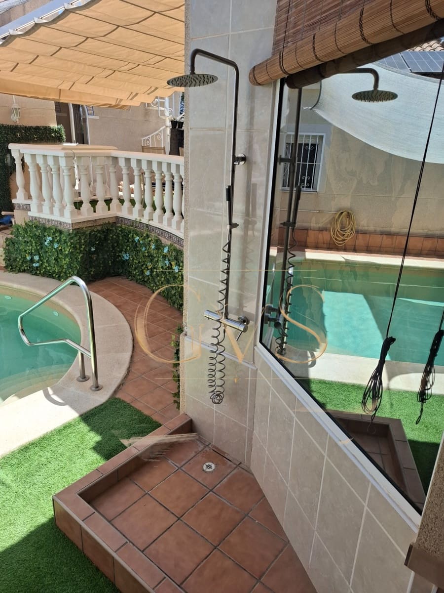 4 sovrum Villa till salu i San Miguel de Salinas med pool garage - 575 000 € (Ref: 10010228)
