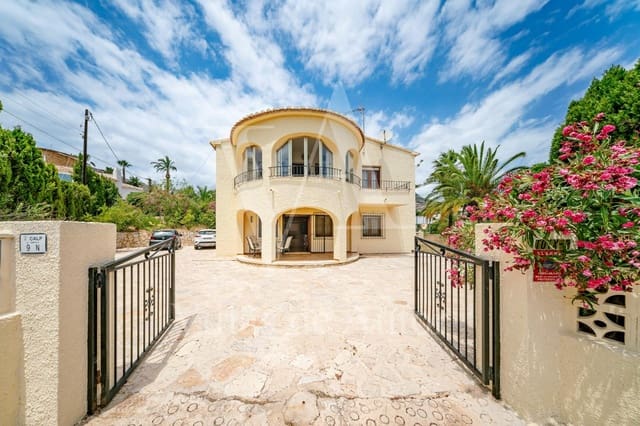 Chalet de 4 habitaciones en Maryvilla, Calpe / Calp en venta con piscina garaje - 900.000 € (Ref: 10041352)