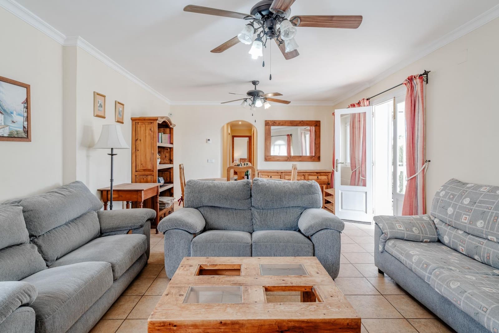 6 makuuhuone Huvila myytävänä paikassa Calpe / Calp mukana uima-altaan 
autotalli - 649 000 € (Ref: 10041362)