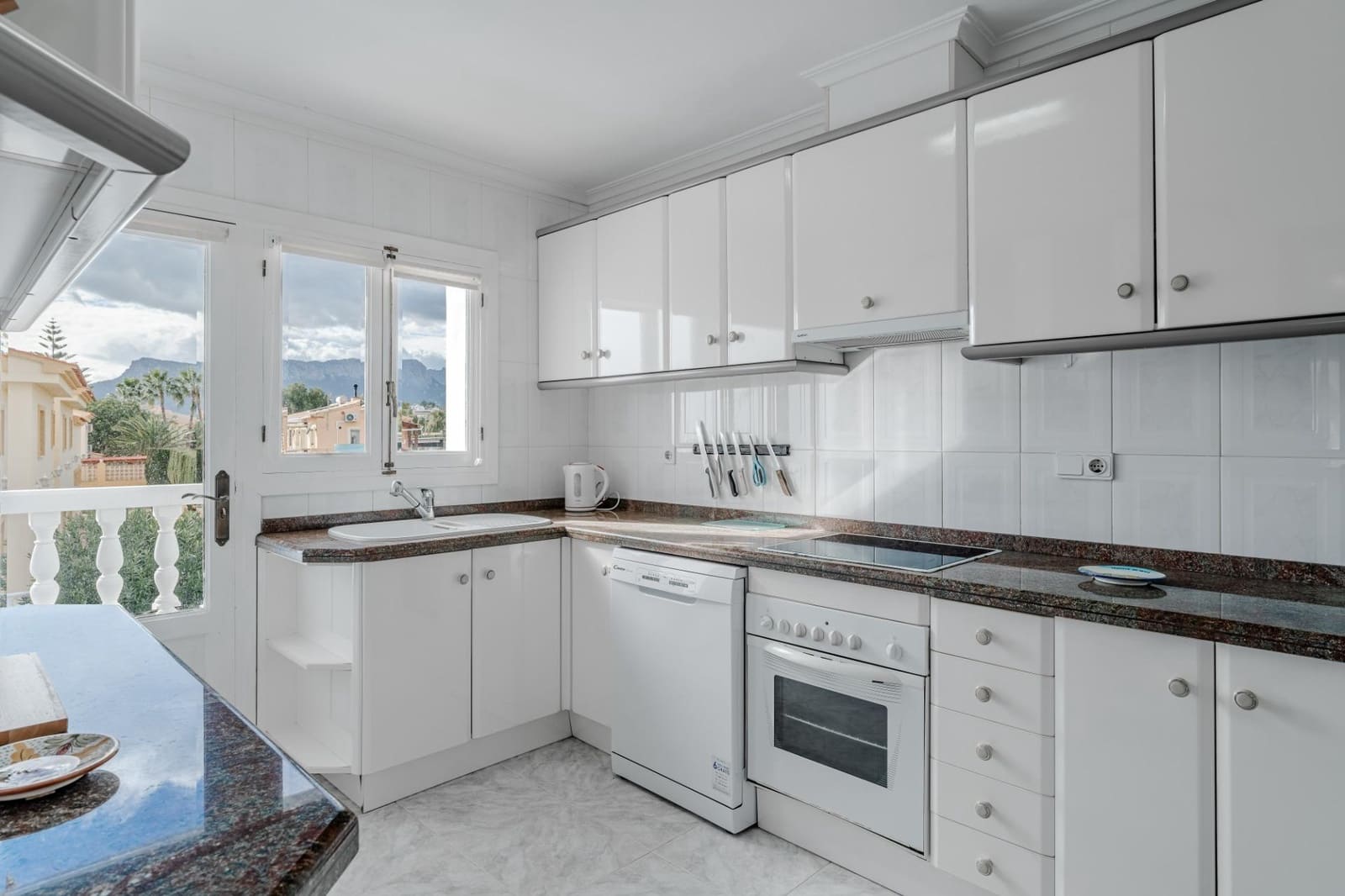 6 makuuhuone Huvila myytävänä paikassa Calpe / Calp mukana uima-altaan 
autotalli - 649 000 € (Ref: 10041362)