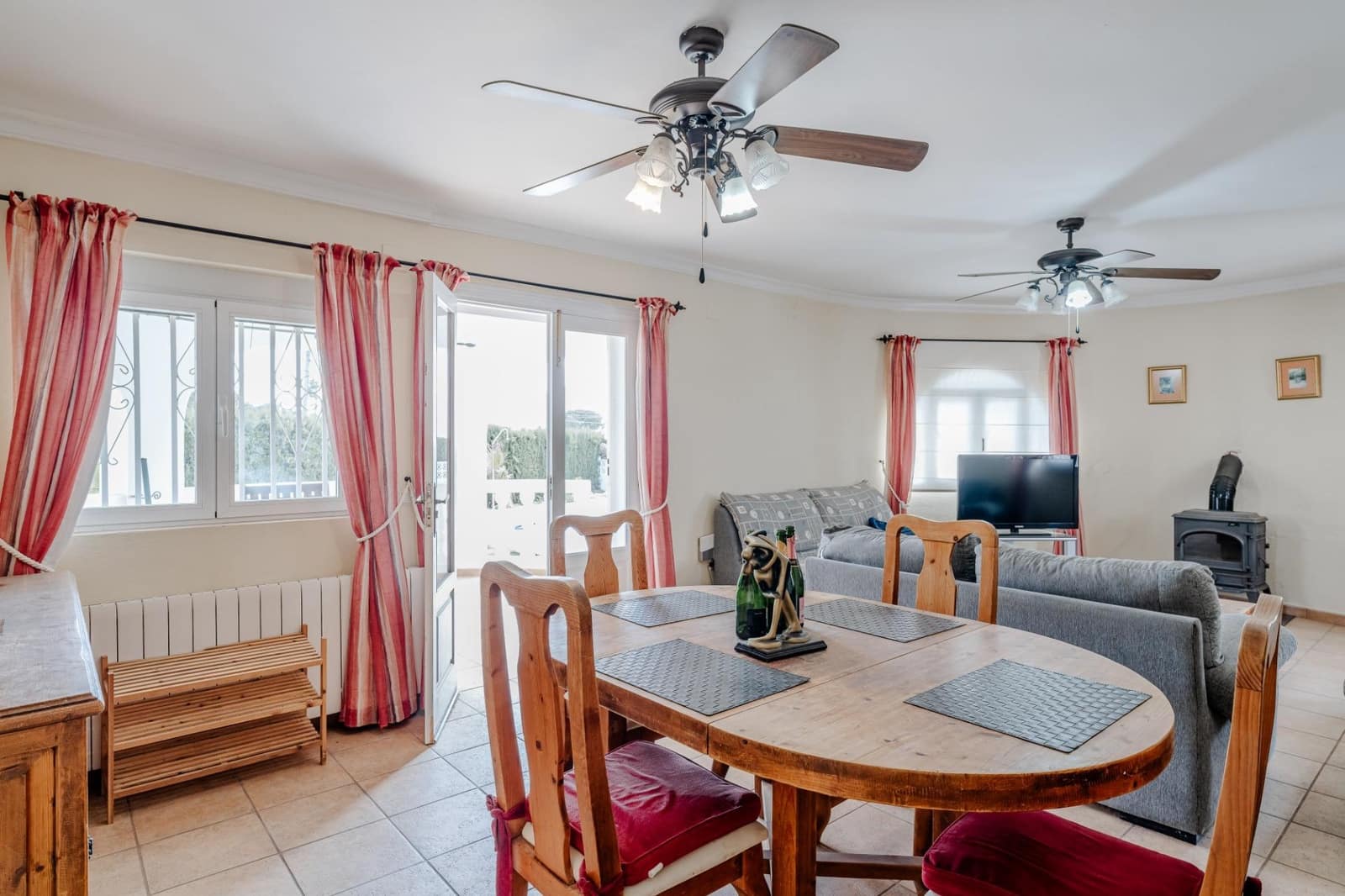 6 makuuhuone Huvila myytävänä paikassa Calpe / Calp mukana uima-altaan 
autotalli - 649 000 € (Ref: 10041362)