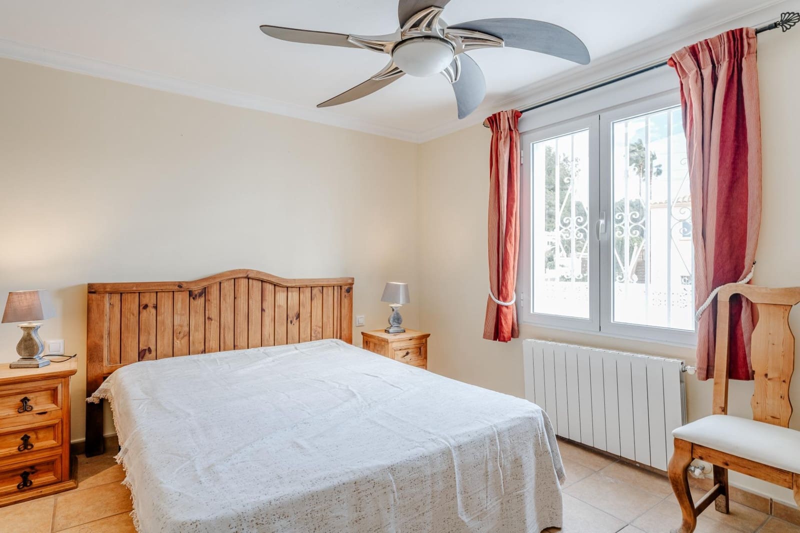 6 makuuhuone Huvila myytävänä paikassa Calpe / Calp mukana uima-altaan 
autotalli - 649 000 € (Ref: 10041362)