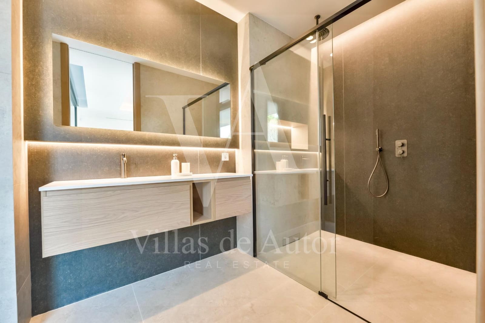 4 bedroom Villa for sale in Galera de las Palmeras with pool garage - € 2,345,000 (Ref: 10041365)