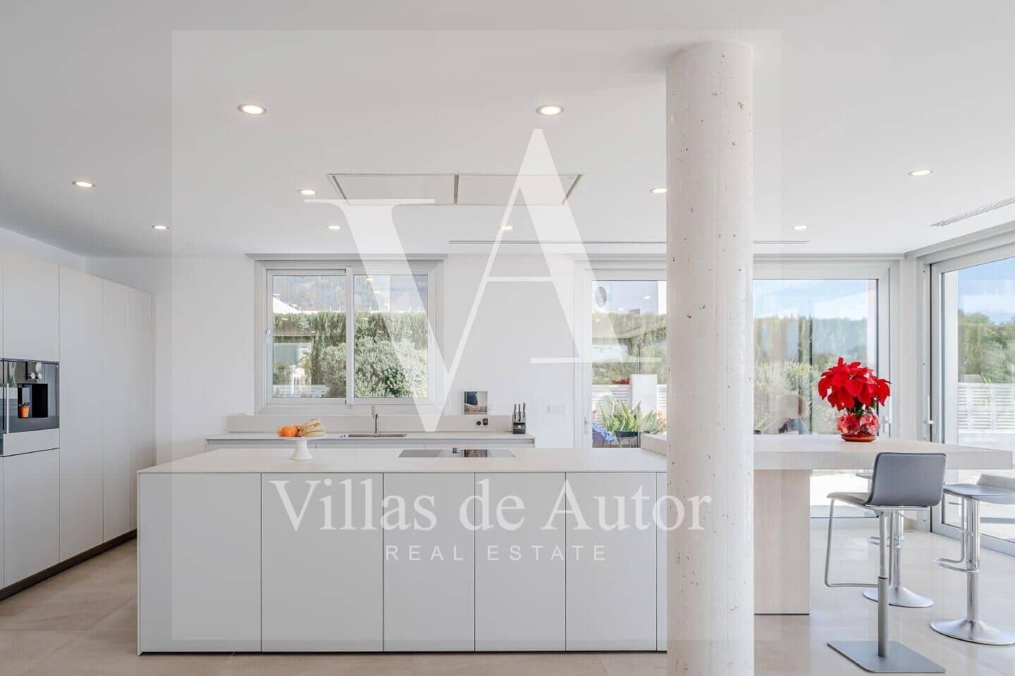 7 bedroom Villa for sale in Calpe / Calp with pool garage - € 2,490,000 (Ref: 10041375)