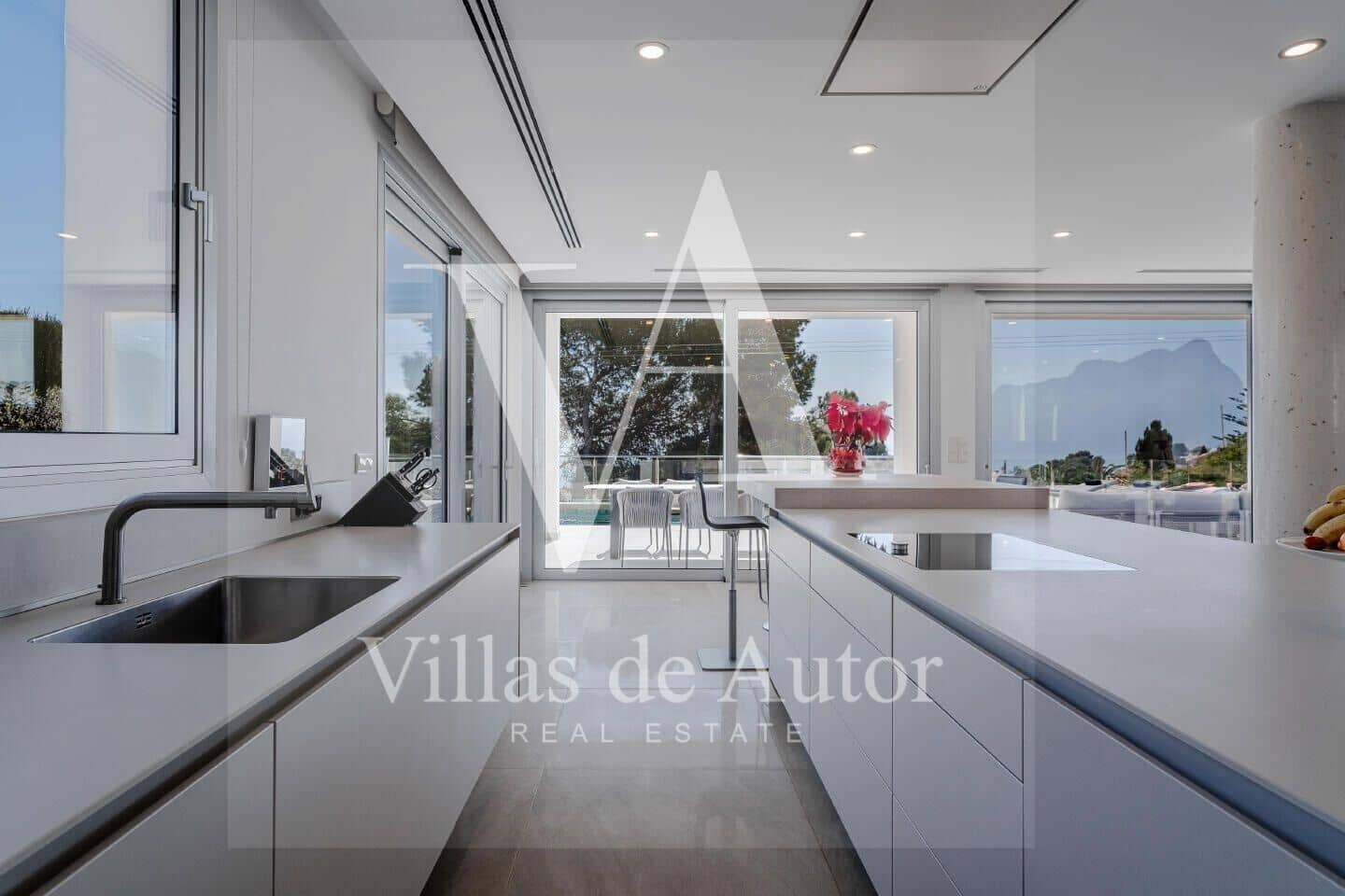 7 bedroom Villa for sale in Calpe / Calp with pool garage - € 2,490,000 (Ref: 10041375)