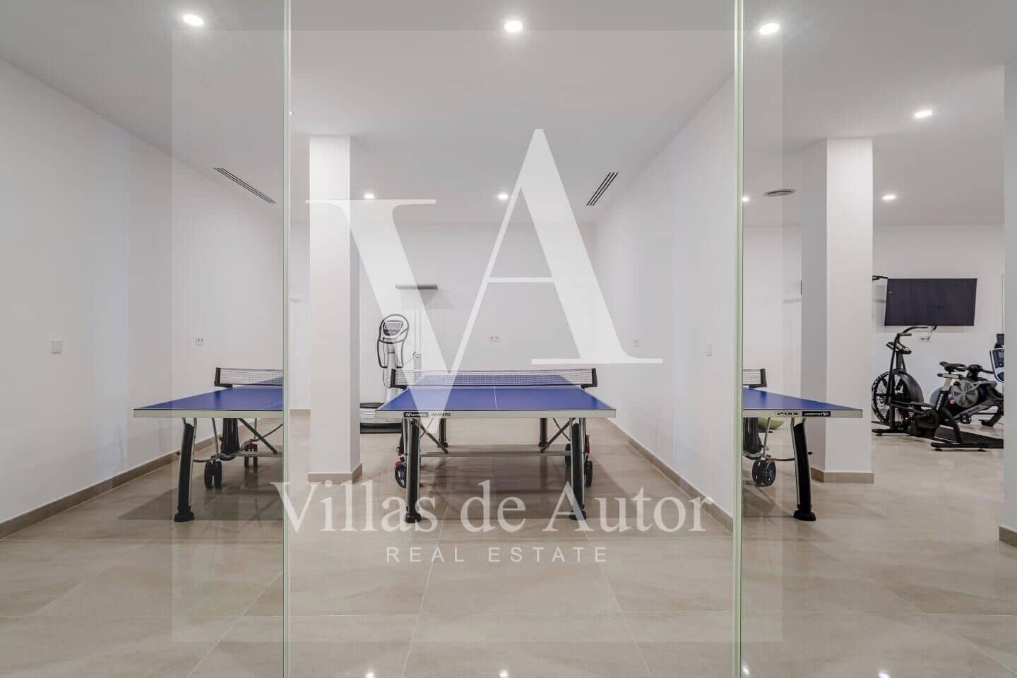7 bedroom Villa for sale in Calpe / Calp with pool garage - € 2,490,000 (Ref: 10041375)