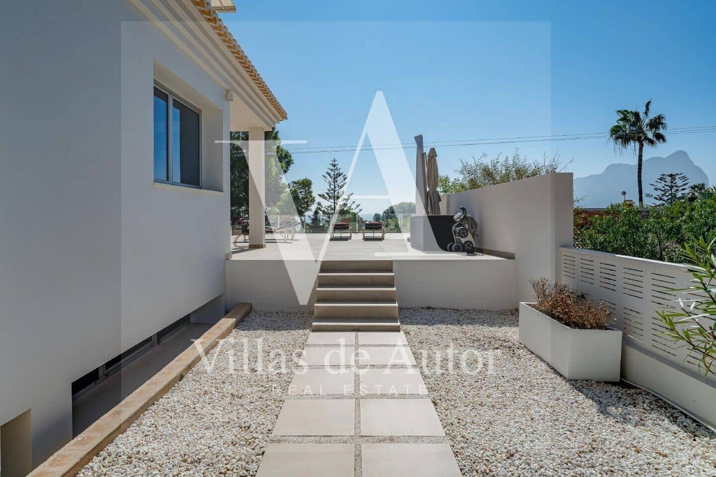7 bedroom Villa for sale in Calpe / Calp with pool garage - € 2,490,000 (Ref: 10041375)