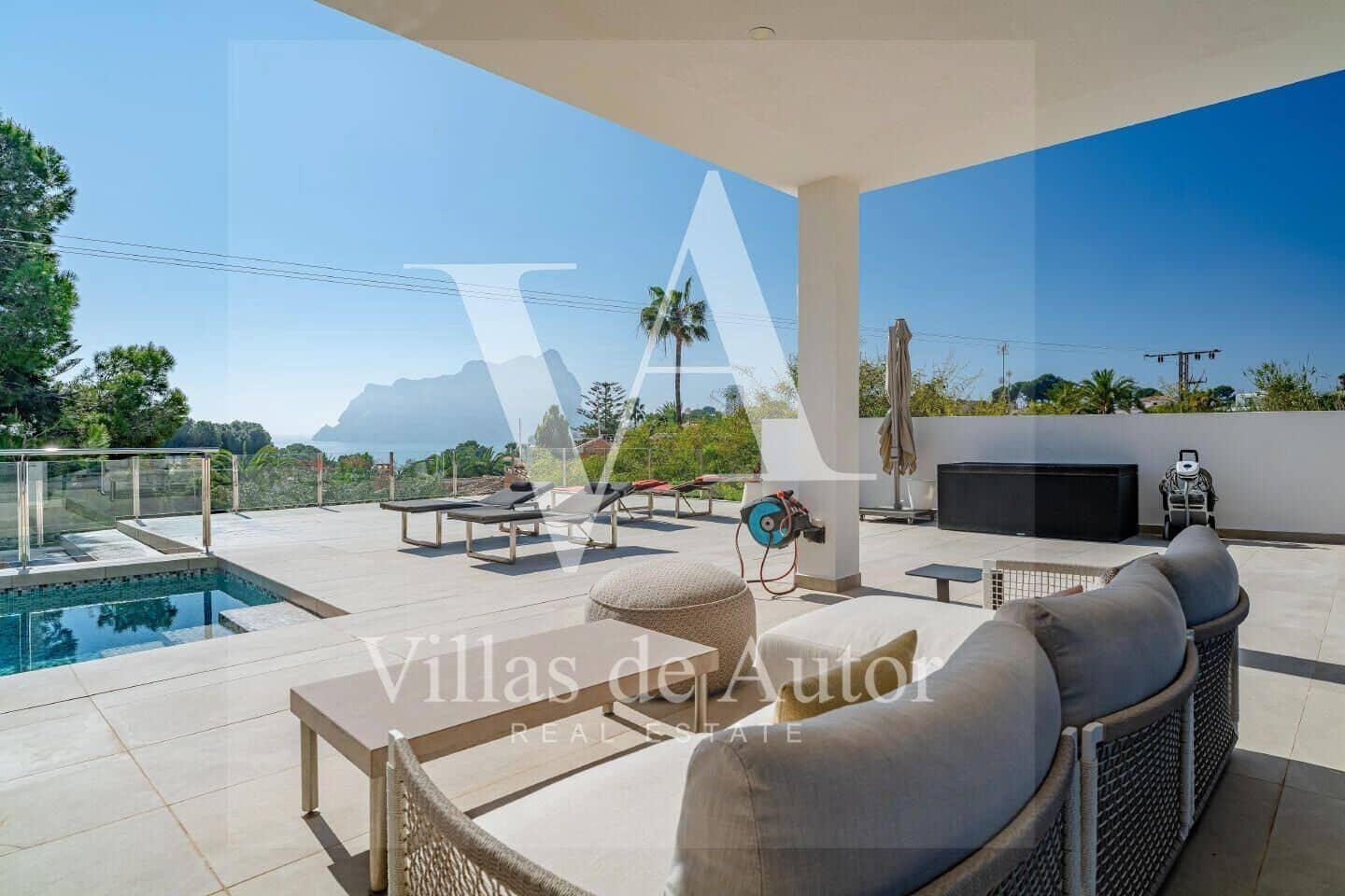 7 bedroom Villa for sale in Calpe / Calp with pool garage - € 2,490,000 (Ref: 10041375)