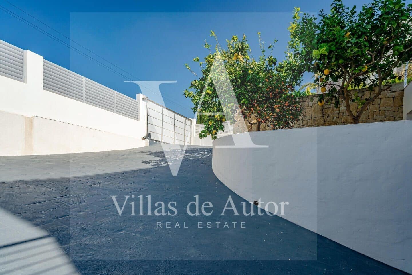 7 bedroom Villa for sale in Calpe / Calp with pool garage - € 2,490,000 (Ref: 10041375)