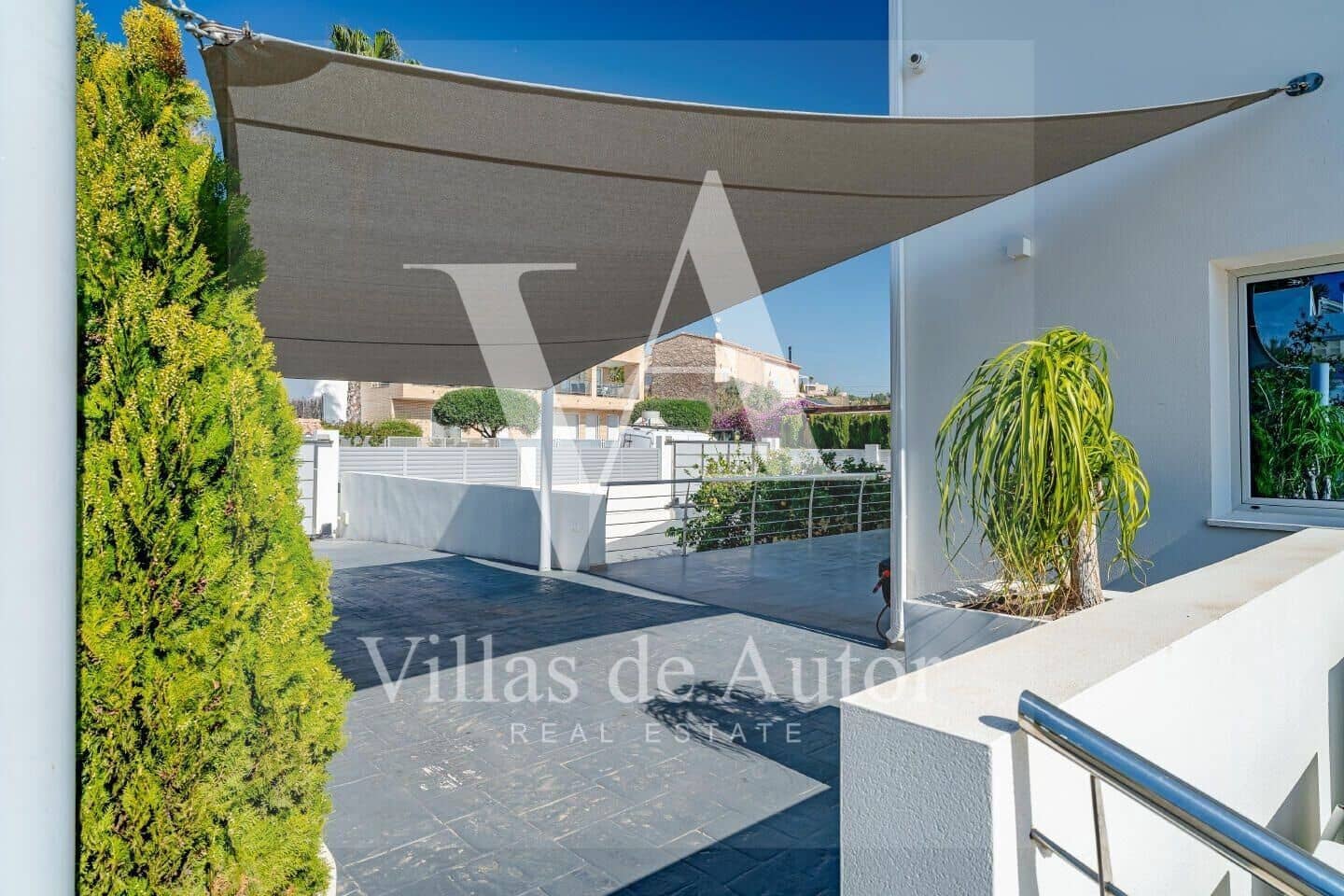 7 bedroom Villa for sale in Calpe / Calp with pool garage - € 2,490,000 (Ref: 10041375)