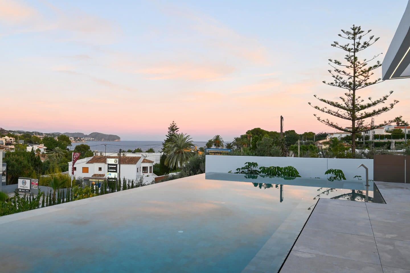 2 soverom Villa til salgs i Benissa med svømmebasseng garasje - € 3 195 000 (Ref: 10041385)