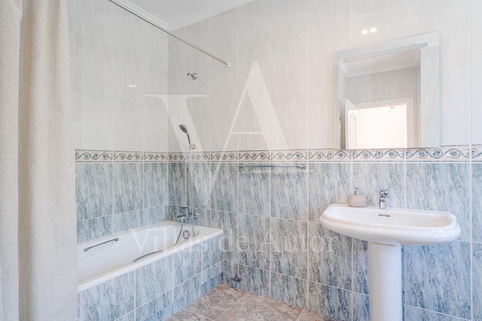 5 bedroom Villa for sale in Calpe / Calp with pool garage - € 1,250,000 (Ref: 10055466)