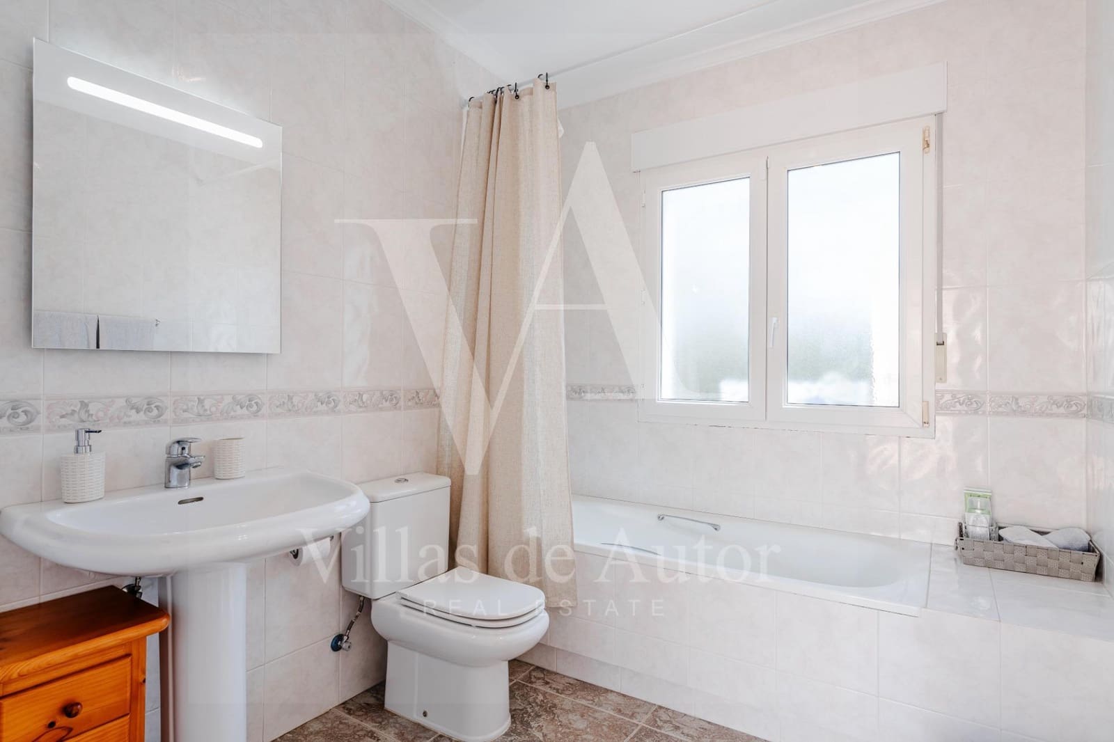 5 bedroom Villa for sale in Calpe / Calp with pool garage - € 1,250,000 (Ref: 10055466)