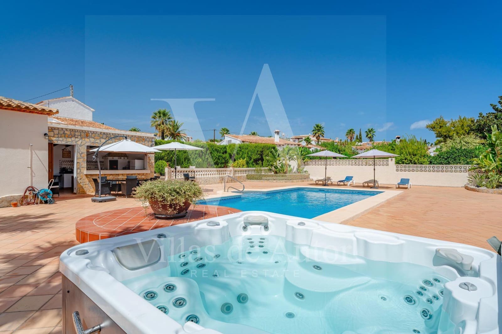 5 bedroom Villa for sale in Calpe / Calp with pool garage - € 1,250,000 (Ref: 10055466)