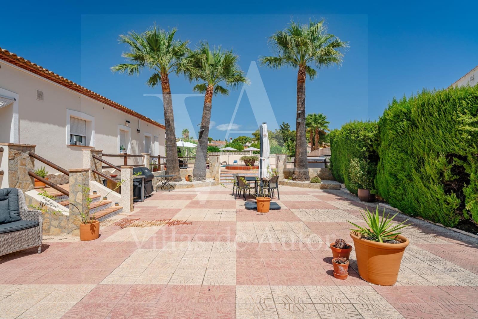 5 bedroom Villa for sale in Calpe / Calp with pool garage - € 1,250,000 (Ref: 10055466)